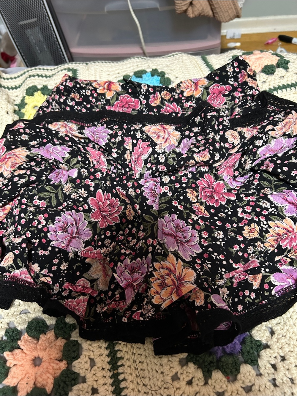NWT black floral skort - Picture 2 of 4